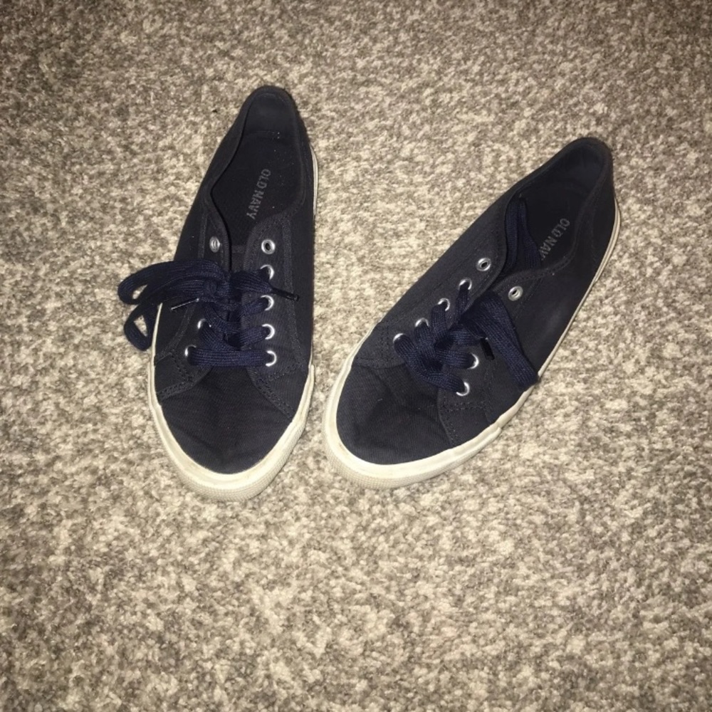 Old navy shoes